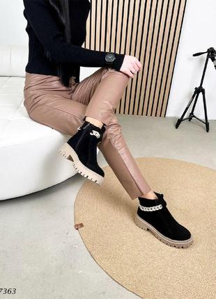 Супер модные замшевые женские деми ботинки с цепочками в наличии и под отшив💙💛🏆7 фото