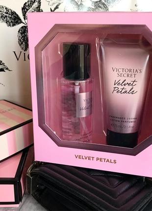 Подарочный набор victoria’s secret duo set gift box velvet petals лосьон спрей городов виктория