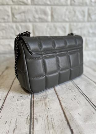 Женская кожаная сумка среднего размера черная стеганая италия новая коллекция4 фото