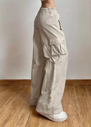 Брюки карго с карманами