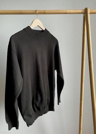 Базовый свитер в черном кольре плотный2 фото