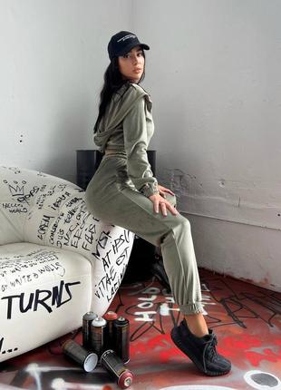 Костюм женский велюровый оливковый спортивный зип худи с капишоном на молнии брюки джоггеры свободного кроя на высокой посадке качественный стильный5 фото