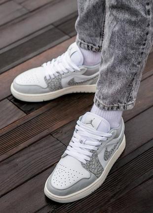 Кросівки air jordan retro 1 low prm5 фото