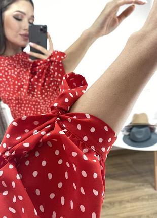 Легка сукня в горох з рюшею4 фото