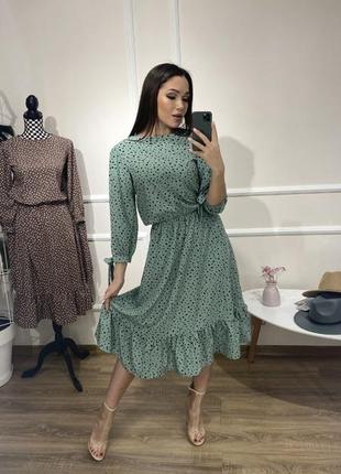Легка сукня в горох з рюшею