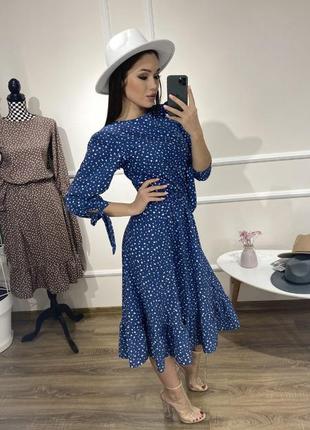 Легка сукня в горох з рюшею