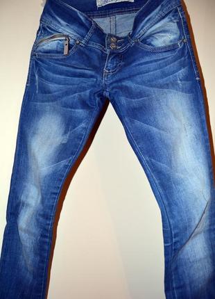 Світлі,блакитні джинси dezy