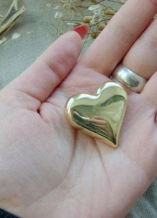 Элегантная брошь золотое сердце в форме сердца. цвет золото3 фото