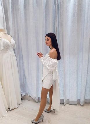 Коротка весільна сукня
