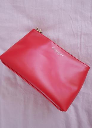 Красная косметичка givenchy с золотой фурнитурой