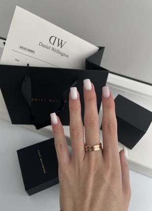 Кольцо в стилі daniel wellington