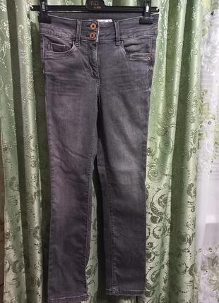 Стрейчеві джинси.