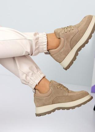 Люксовые замшевые бежевые песочные женские ботинки натуральная замша на флисе10 фото