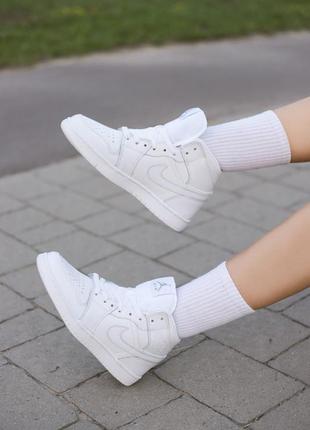 Кроссовки nike air jordan 1 mid triple white 2.0