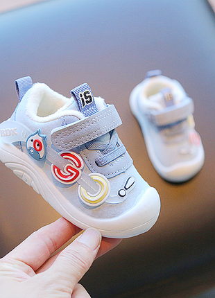 Кросівки утеплені , на плюші