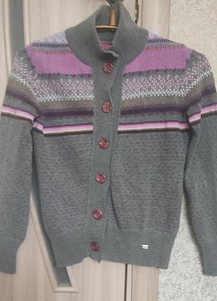 Хорошая подростковая теплая кофточка в идеальном состоянии