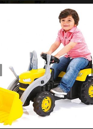 Трактор-эскаватор с педалями