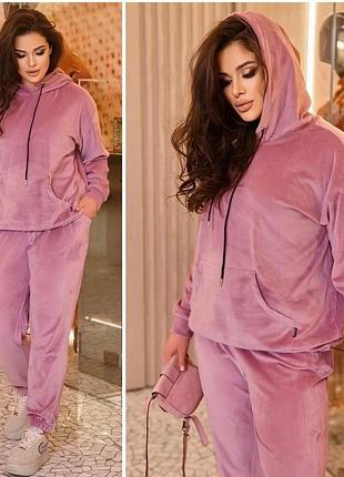 Стильный костюм из бархатистого велюра