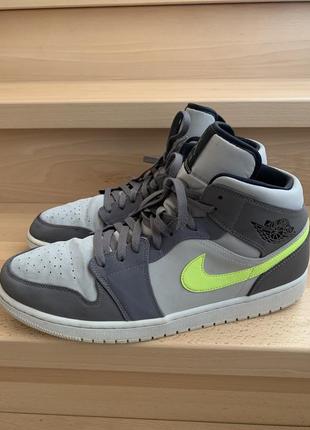 Кросівки nike jordan 1 mid gunsmoke volt  30,6см