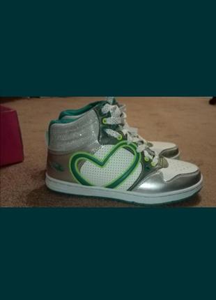 Кроссы женские.