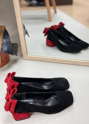 Эксклюзивные туфли лодочки из итальянской кожи и замши женские с бантиком1 фото