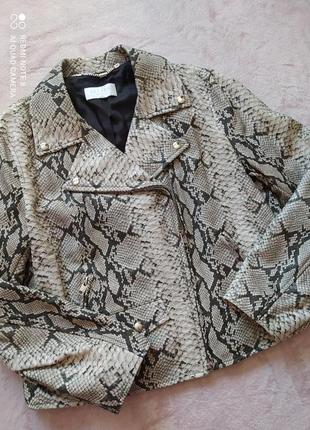 Кожаная куртка escada