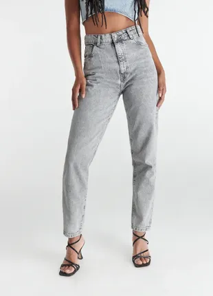 Класичні джинси mom