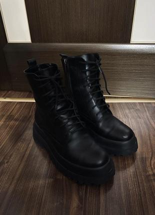Кожаные ботинки