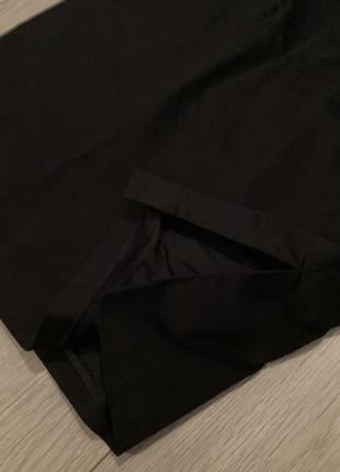 Черное прямое платье без рукавов9 фото