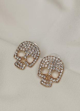 Сережки черепа