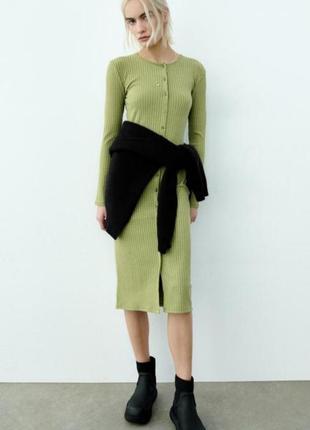 Универсальное базовое оливковое платье в рубчик zara