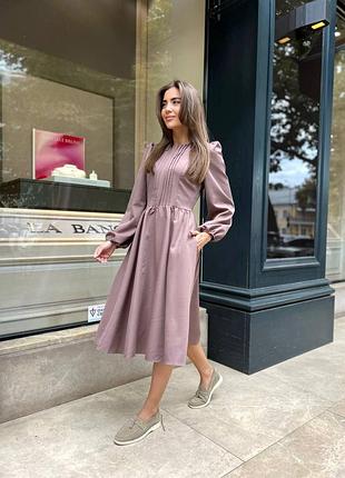 Плаття з нагрудним декором