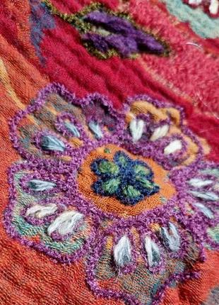 Шерстяной яркий палантин с вязаными цветами шарф4 фото