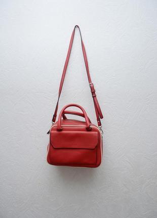 Стильная, вместительная сумка parfois, красивого красного цвета1 фото