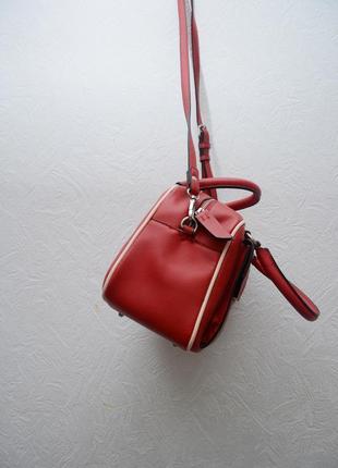Стильная, вместительная сумка parfois, красивого красного цвета2 фото