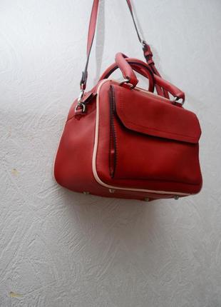 Стильная, вместительная сумка parfois, красивого красного цвета6 фото