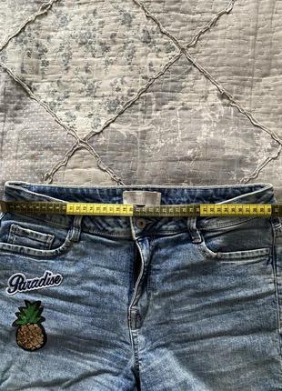 Женские джинсовые шорты с нашивками3 фото