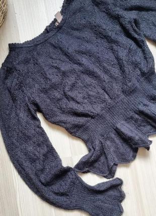 Мохеровый нежный свитер в узор с баской вязаный чёрный3 фото