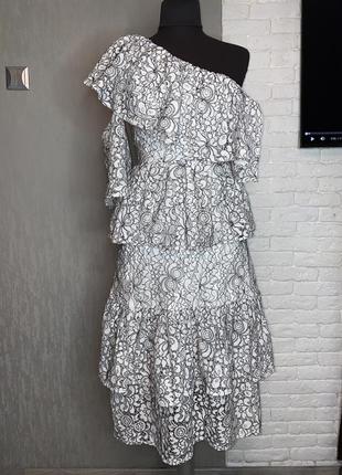 Асиметрична сукня на один рукав плаття гіпюрове з воланами missguided s/m1 фото