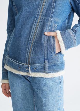 Жіноча джинсова oversize куртка на хутрі2 фото