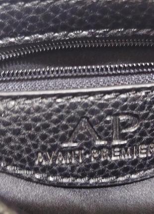 Женская сумочка от avant premier.