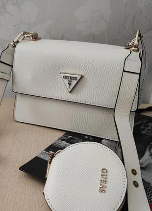 Сумка кроссбоди гесс guess alexie белая