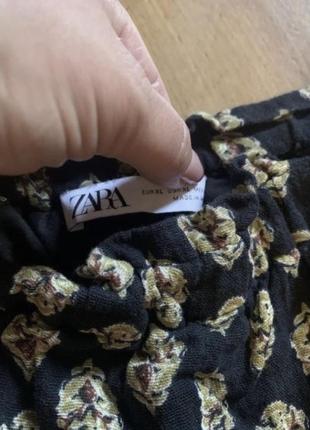 Zara черный укороченый топ с рюшами и принтом женский на подкладке7 фото