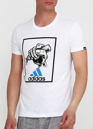 Белая футболка с рисунком тм adidas