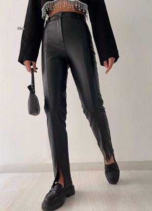 Кожаные брюки черные однотонные турецкая экокожа на высокой посадке на молнии свободного кроя стильные трендовые2 фото