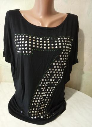 Стильна футболка з якісного трикотажу.