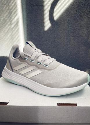 Легкі жіночі кросівки adidas