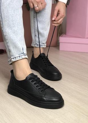 Женские кожаные кроссовки черные