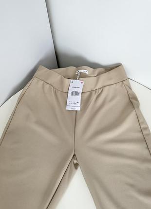 Бежеві розкльошені штани в рубчик sinsay еластичні штани з високою талією9 фото