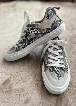 Кроссовки zara